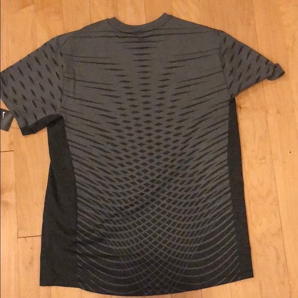Nike Dry men’s workout t shirt NWT - Picture 3 of 4
